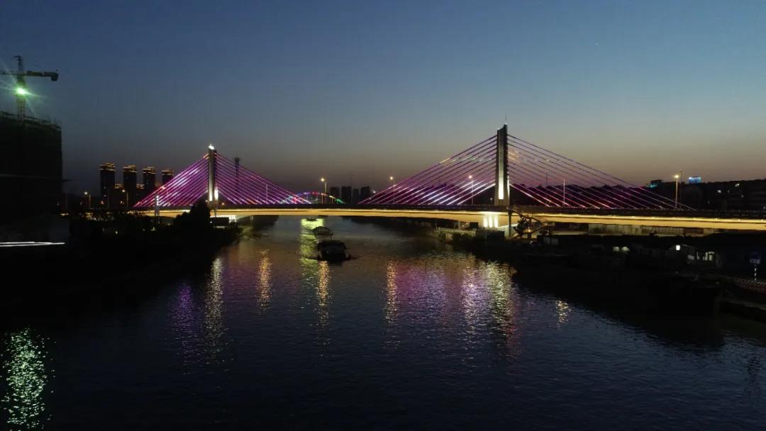 汽笛聲中白鷺飛，長虹托起夜明珠——共賞東塘大橋夜景